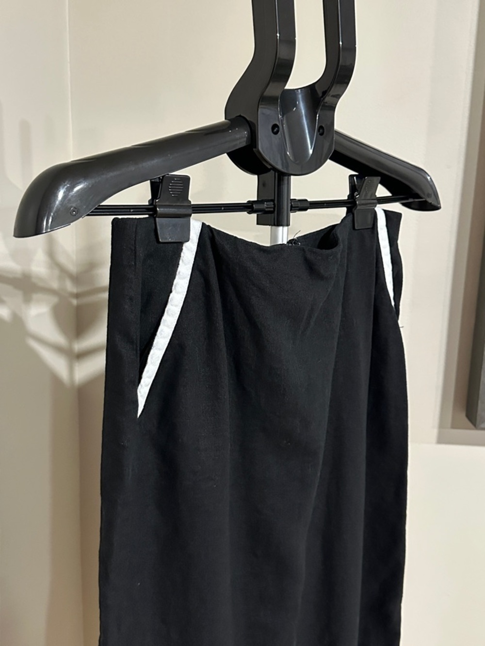 *HOUSE OF HARLOW 1960* Classic Black Pencil Skirt w/ White Trim Size Medium - Picture 6 of 9